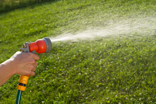 Vier Methoden für eine gepflegte Rasenfläche