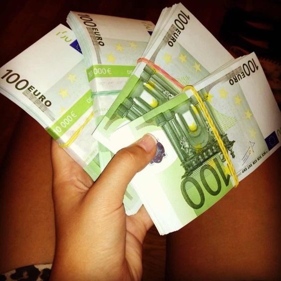 Hand mit Geld