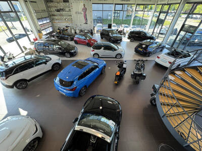 Geoffrey APEL - Car Selection — photo 4 miniature