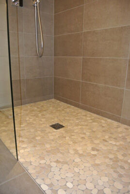 Salle de bain, Sanitaires & Plomberie par Eurolux Carrelages à Hellange, réalisation 3