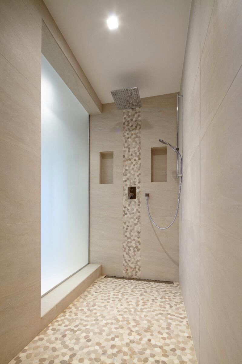 Salle de bain, Sanitaires & Plomberie par L'art du Bain à Stadtbredimus, réalisation 3