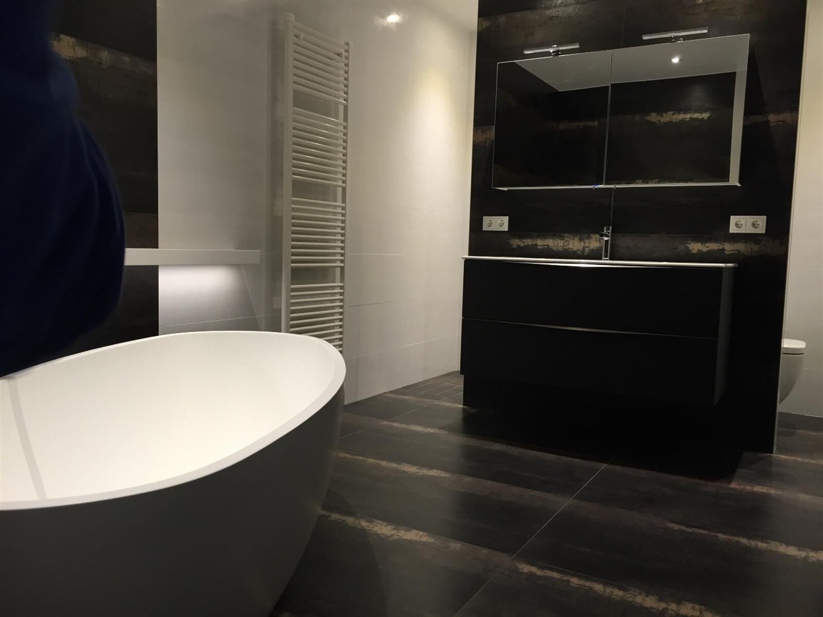 Salle de bain, Sanitaires & Plomberie par L'art du Bain à Stadtbredimus, réalisation 11