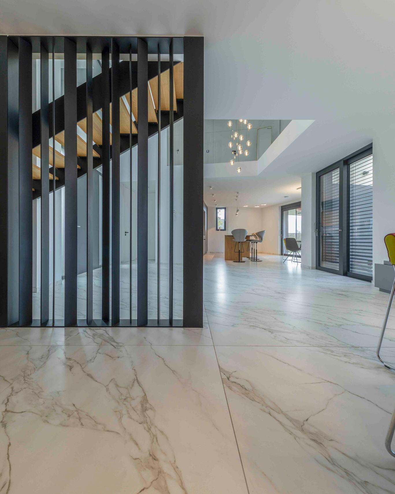 Entrée en carrelage design à Luxembourg
