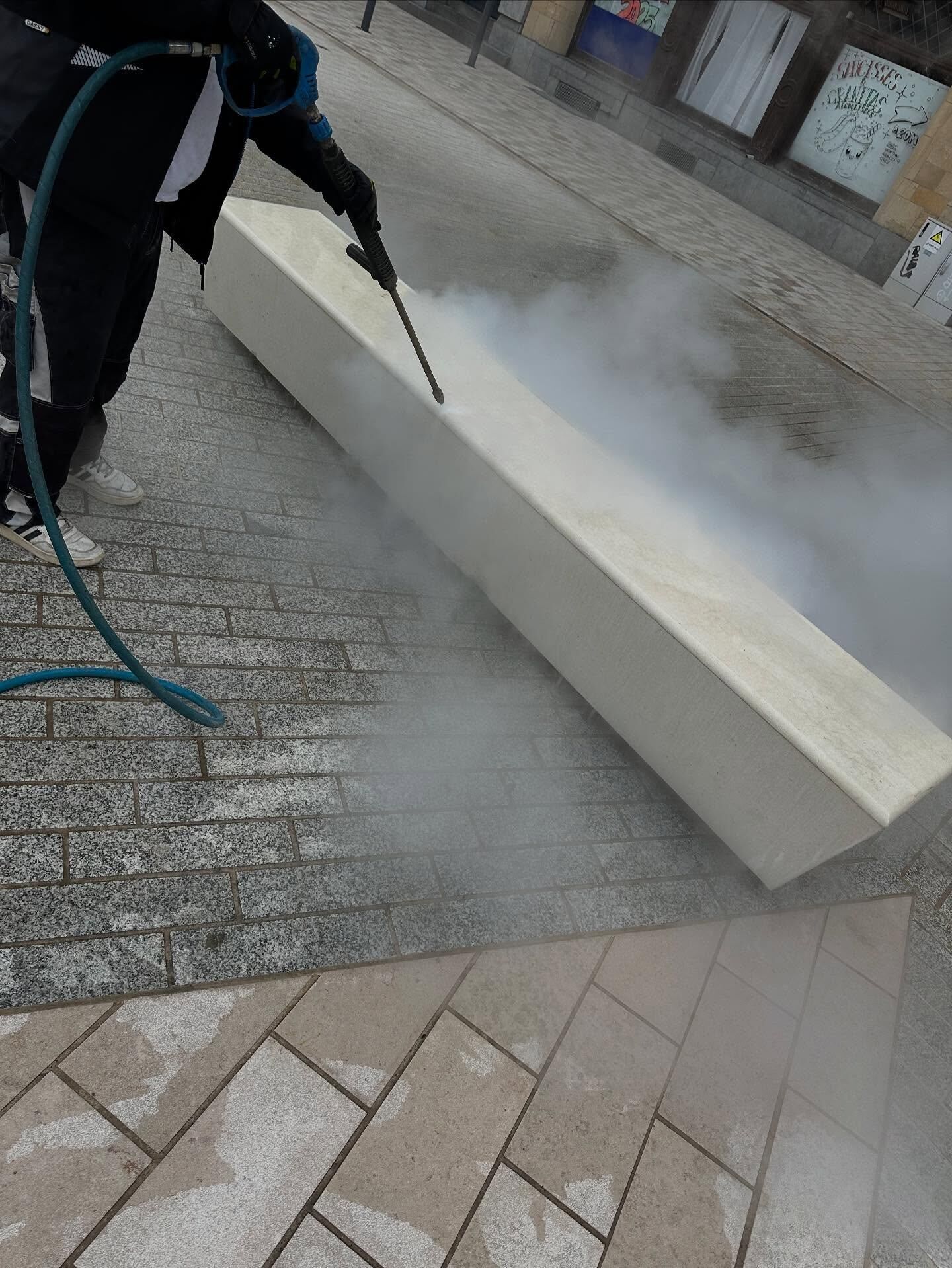 Kommunale Graffitientfernung in Luxembourg — Foto 4