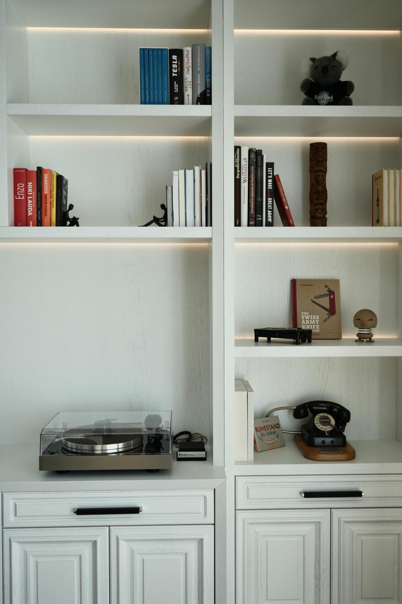 Maßgefertigte Bibliothek im klassischen Stil in Leithum — Foto 6