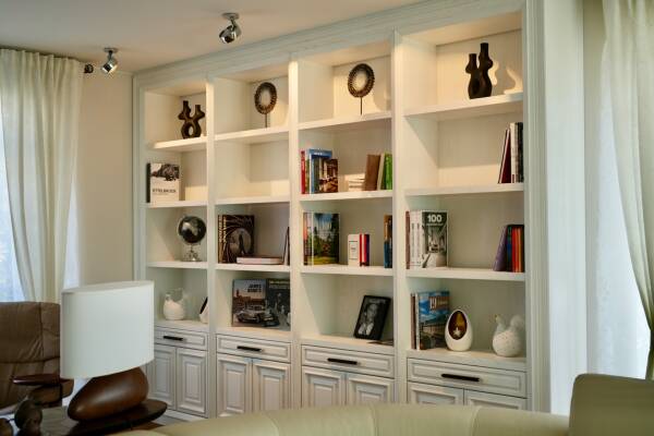 Bibliothèque sur mesure au style classique à Leithum — photo 3